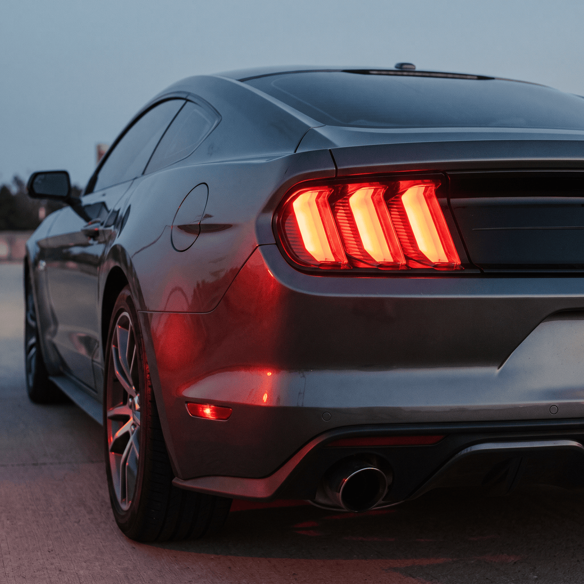 Triple-bar LED tail lights for Ford Mustang coupe