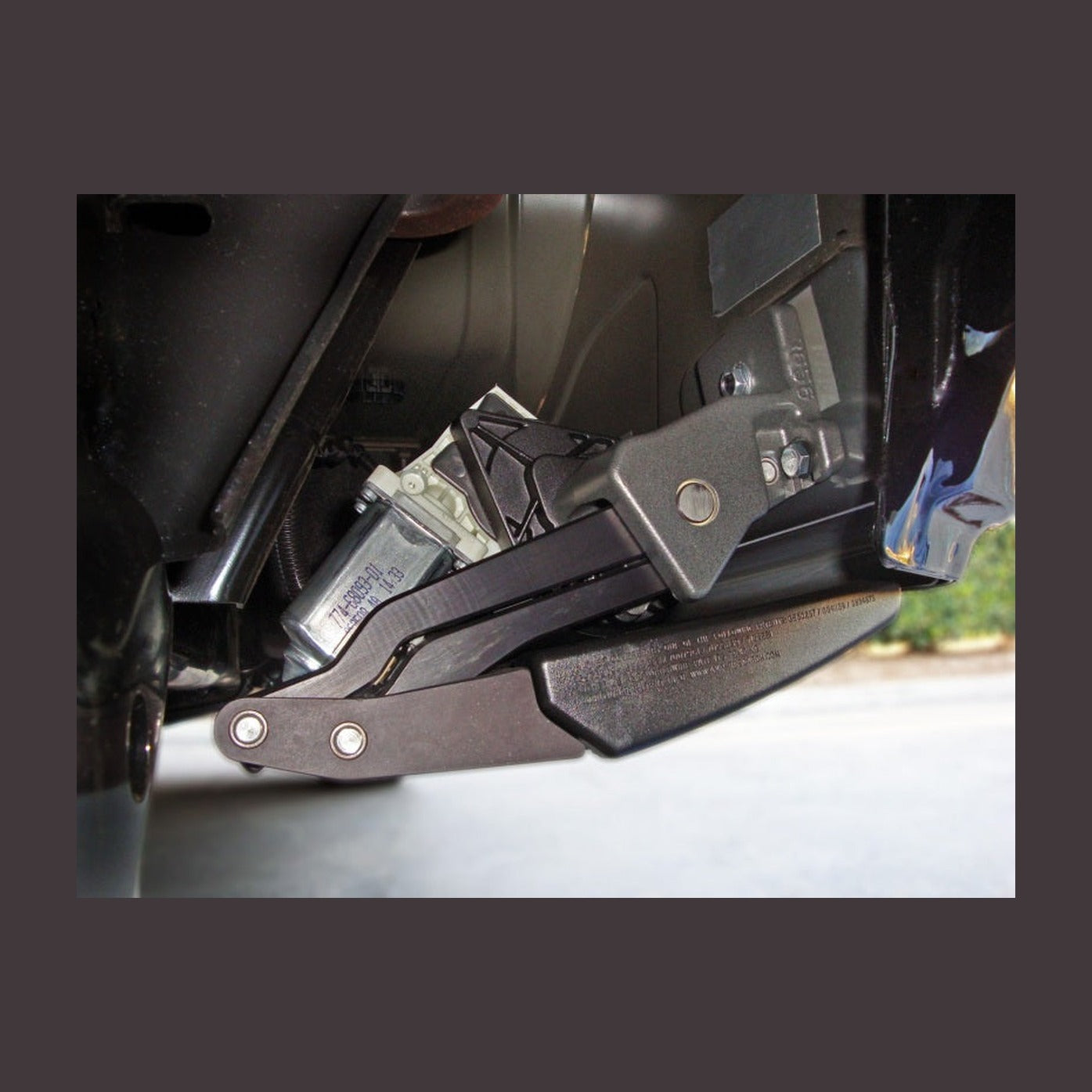 AMP Research AMP Research 21-23 Ford F150 Hybrid/Lighting ONLY Power Step - Plug N Play, installed