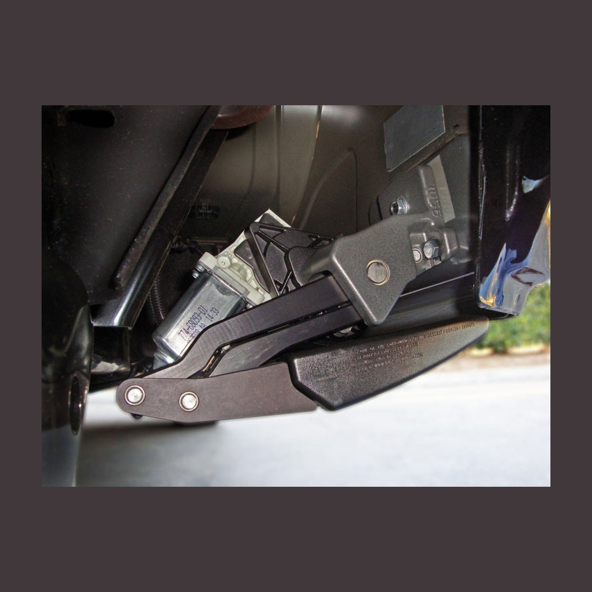 AMP Research AMP Research 21-23 Ford F150 Hybrid/Lighting ONLY Power Step - Plug N Play, installed