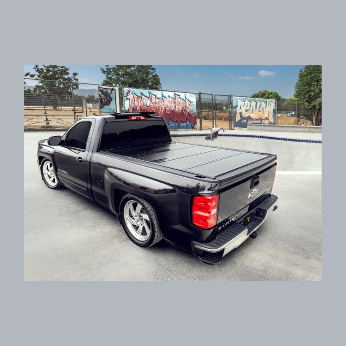 BAK BAK 04-14 Ford F-150 5ft 6in Bed BAKFlip G2, installed