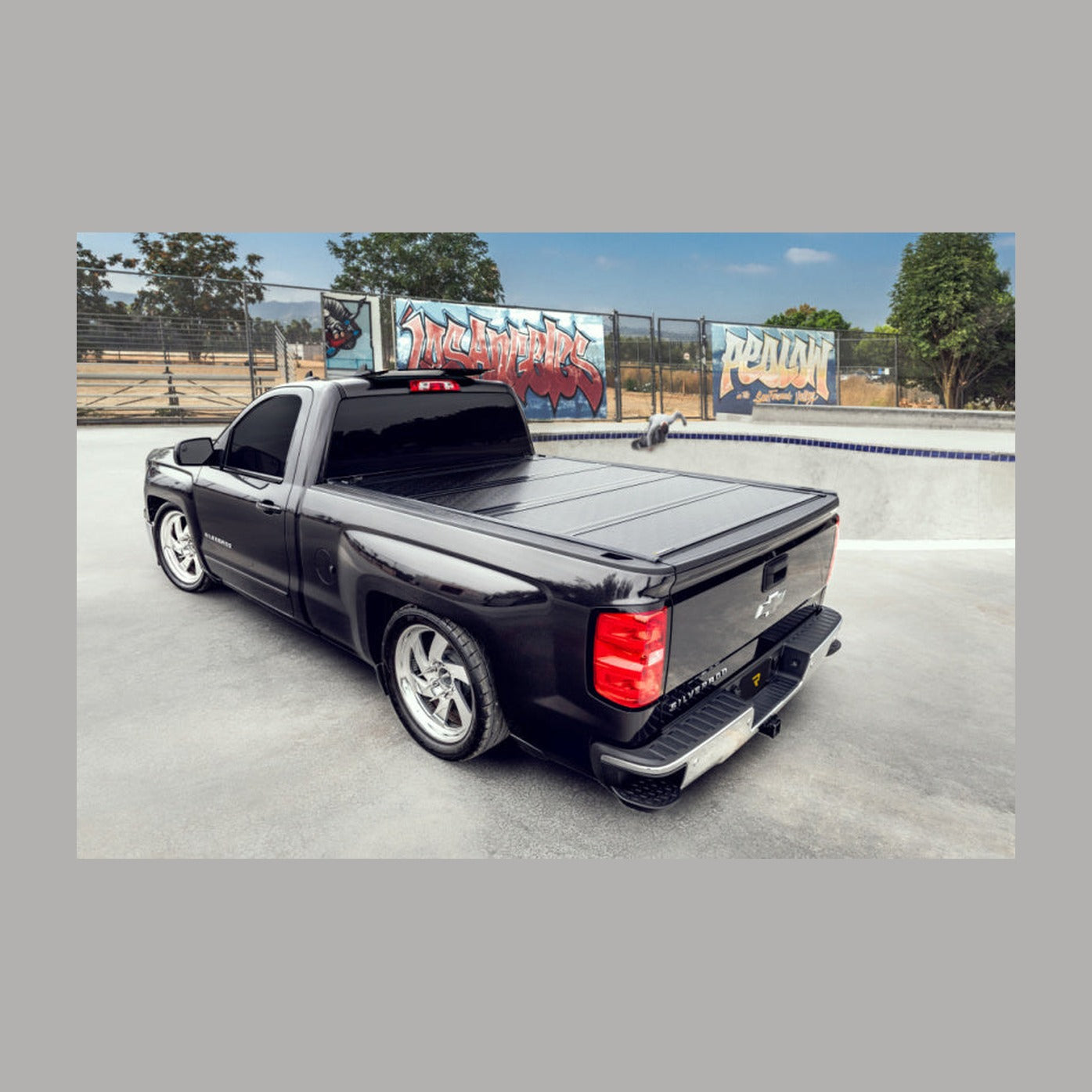 BAK BAK 21-22 Ford F-150 (Incl. 2022 Lightning) BAKFlip G2 5.7ft Bed Cover, installed
