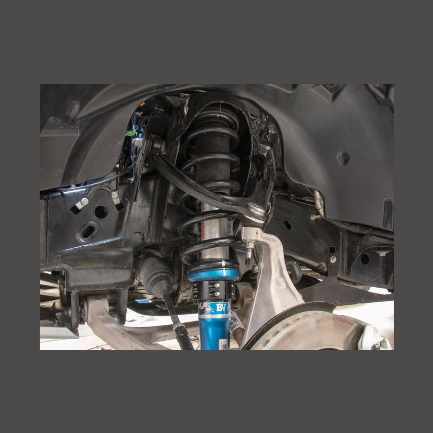 ICON ICON 17-20 Ford Raptor .5-2.25 AAC Leveling Kit, installed
