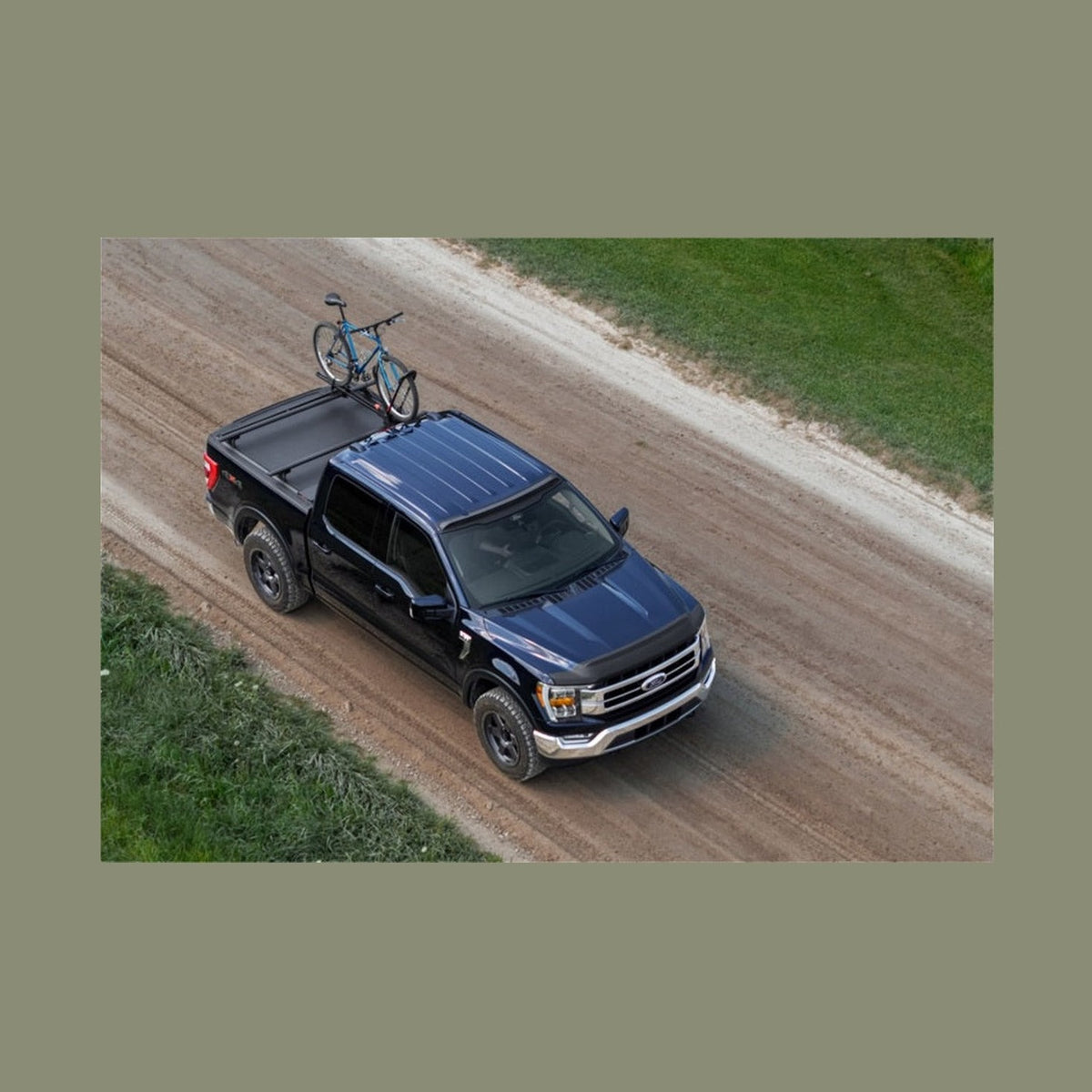 Roll-N-Lock Roll-N-Lock 21-22 Ford F150 (w/o OE Cargo Tracks - 67.1in Bed) M-Series XT Retractable Tonneau Cover, installed