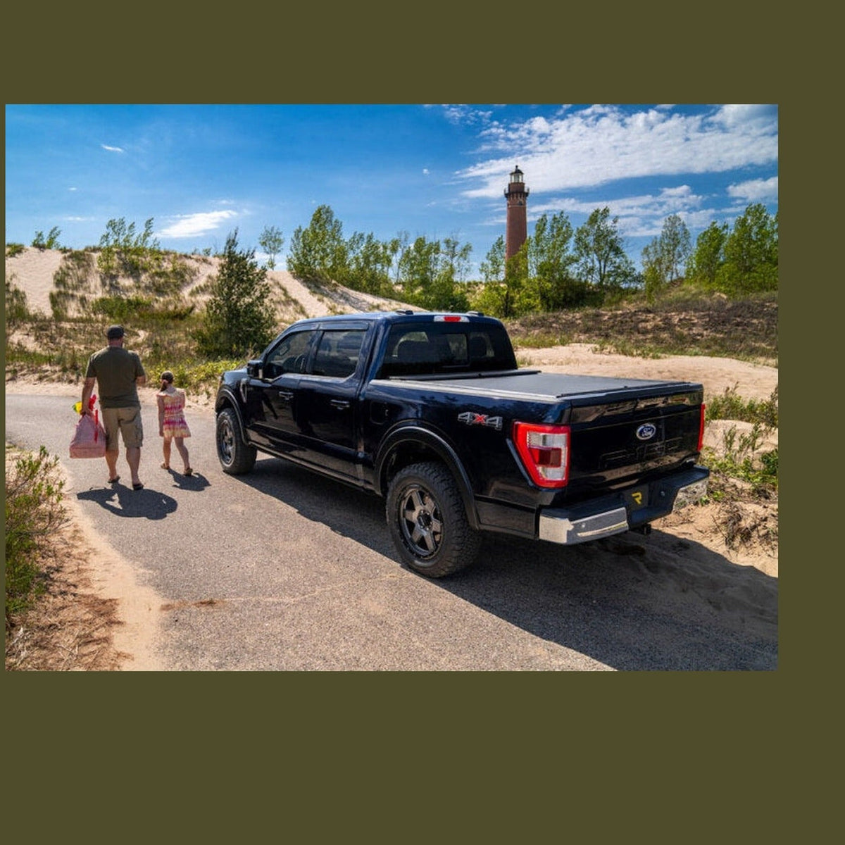 Roll-N-Lock Roll-N-Lock 15-18 Ford F-150 XSB 65-5/8in M-Series Retractable Tonneau Cover, installed