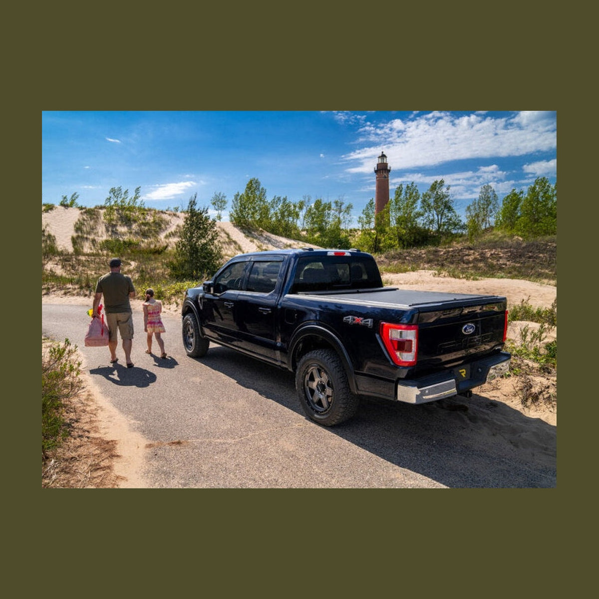 Roll-N-Lock Roll-N-Lock 15-18 Ford F-150 XSB 65-5/8in M-Series Retractable Tonneau Cover, installed