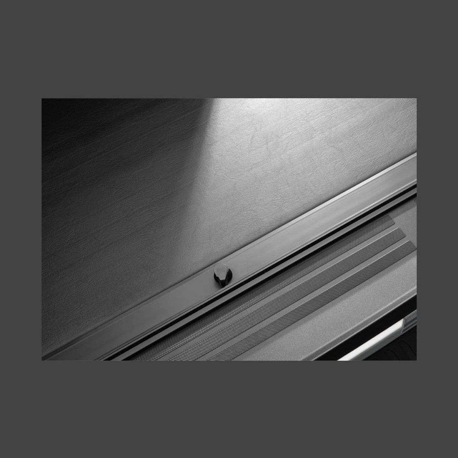 Roll-N-Lock Roll-N-Lock 2021 Ford F-150 67.1in M-Series Retractable Tonneau Cover, installed