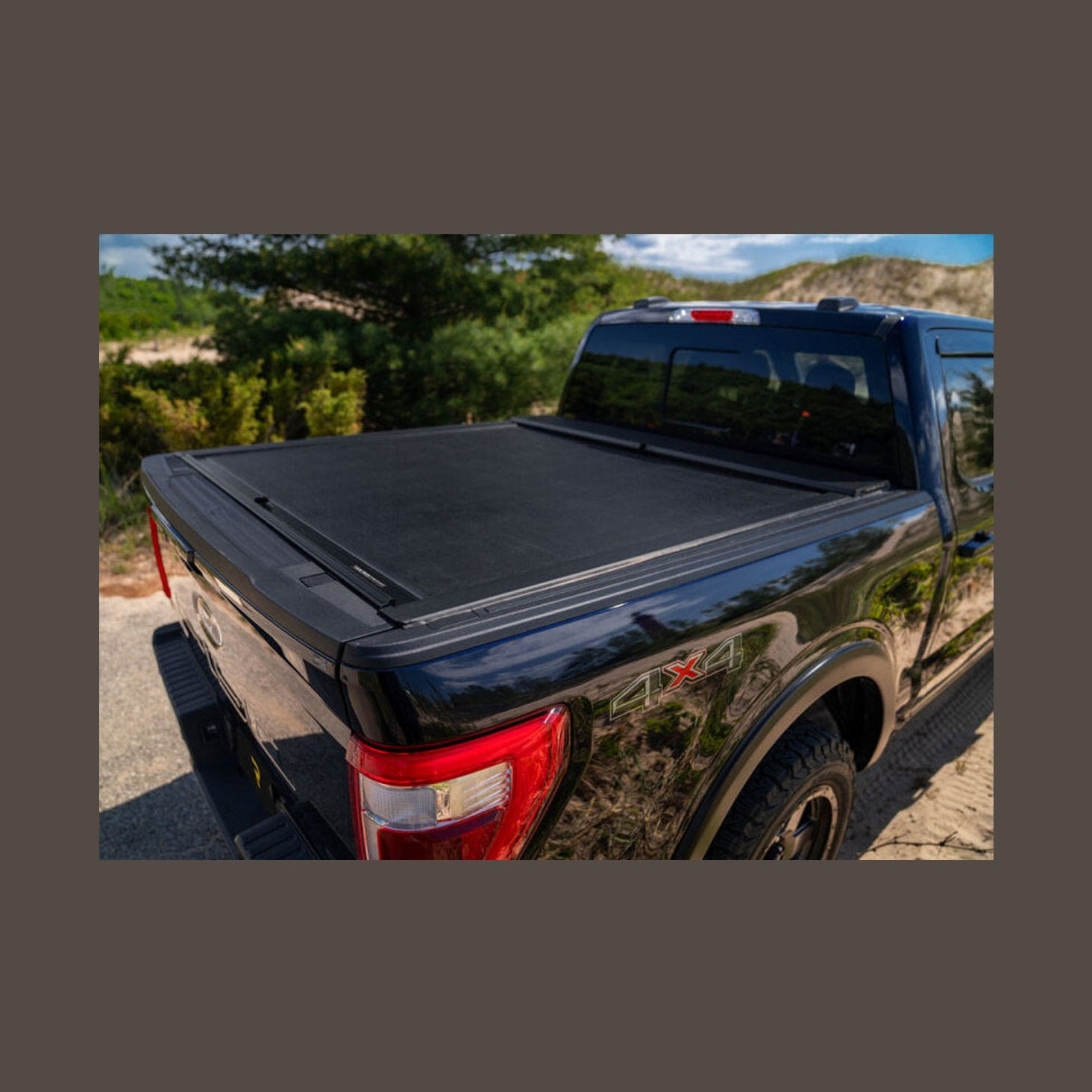Roll-N-Lock Roll-N-Lock 2021 Ford F-150 67.1in M-Series Retractable Tonneau Cover, installed