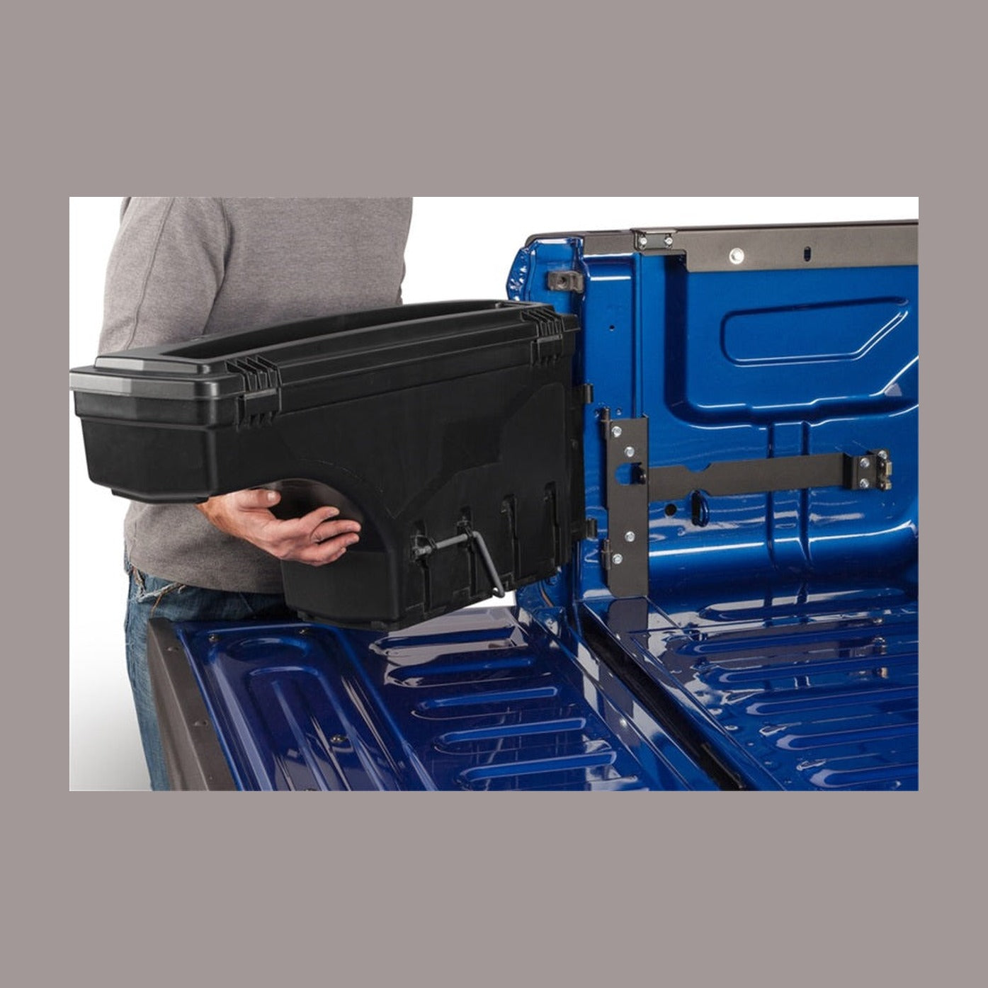 Undercover UnderCover 15-20 Ford F-150 Drivers Side SwingH1128-H1157 Case - Black Smooth, installed