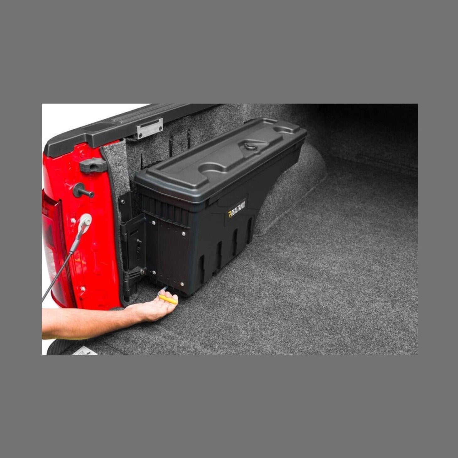 Undercover UnderCover 15-20 Ford F-150 Drivers Side SwingH1128-H1157 Case - Black Smooth, installed