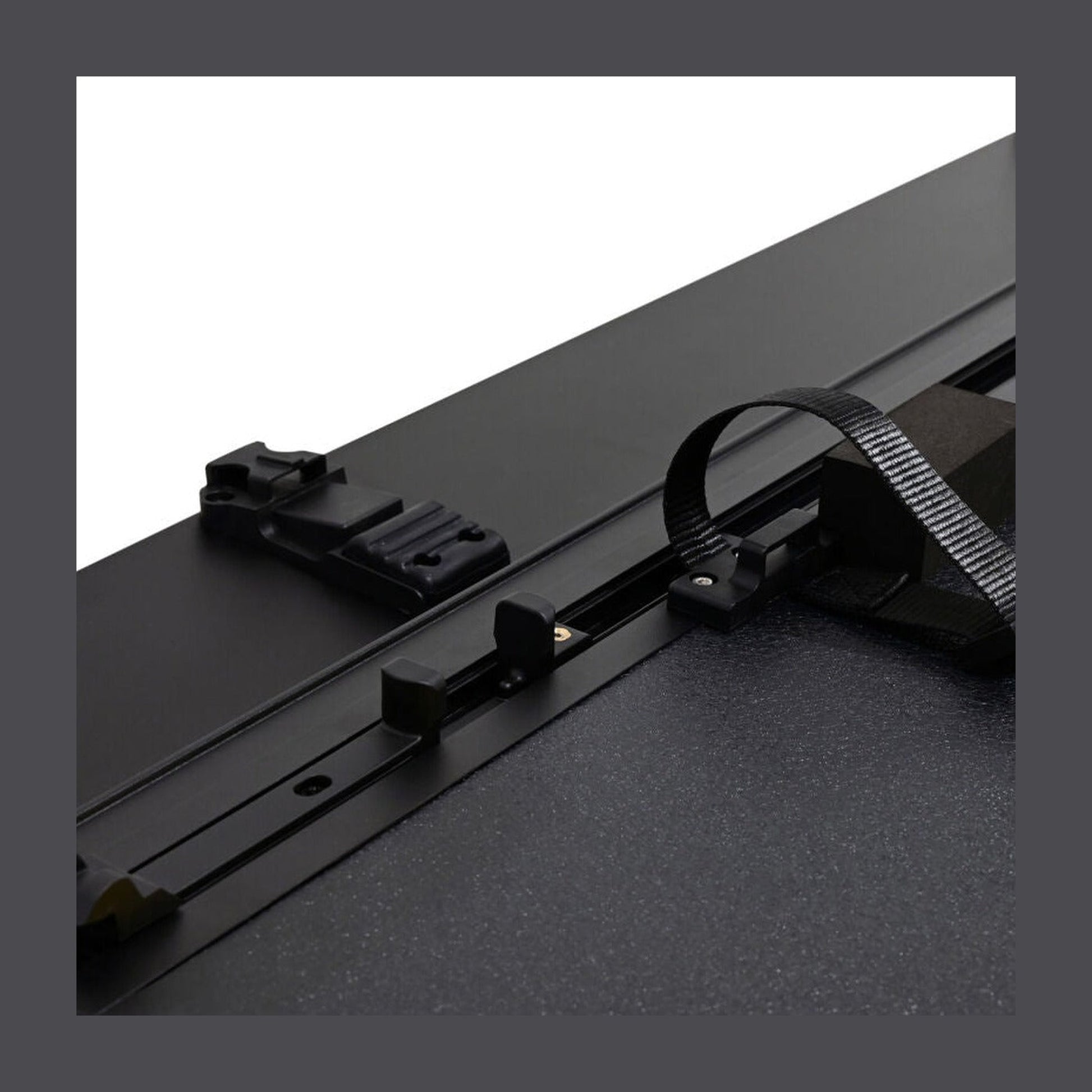 Westin Westin 15-26 Ford F-150 5ft. 7in. Bed Hard Tri-Fold Tonneau Cover - Black