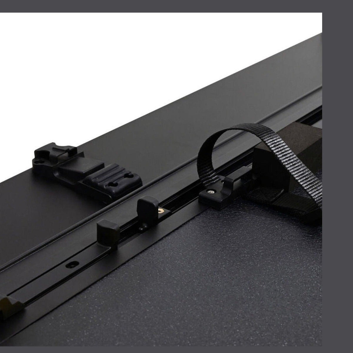 Westin Westin 15-26 Ford F-150 5ft. 7in. Bed Hard Tri-Fold Tonneau Cover - Black