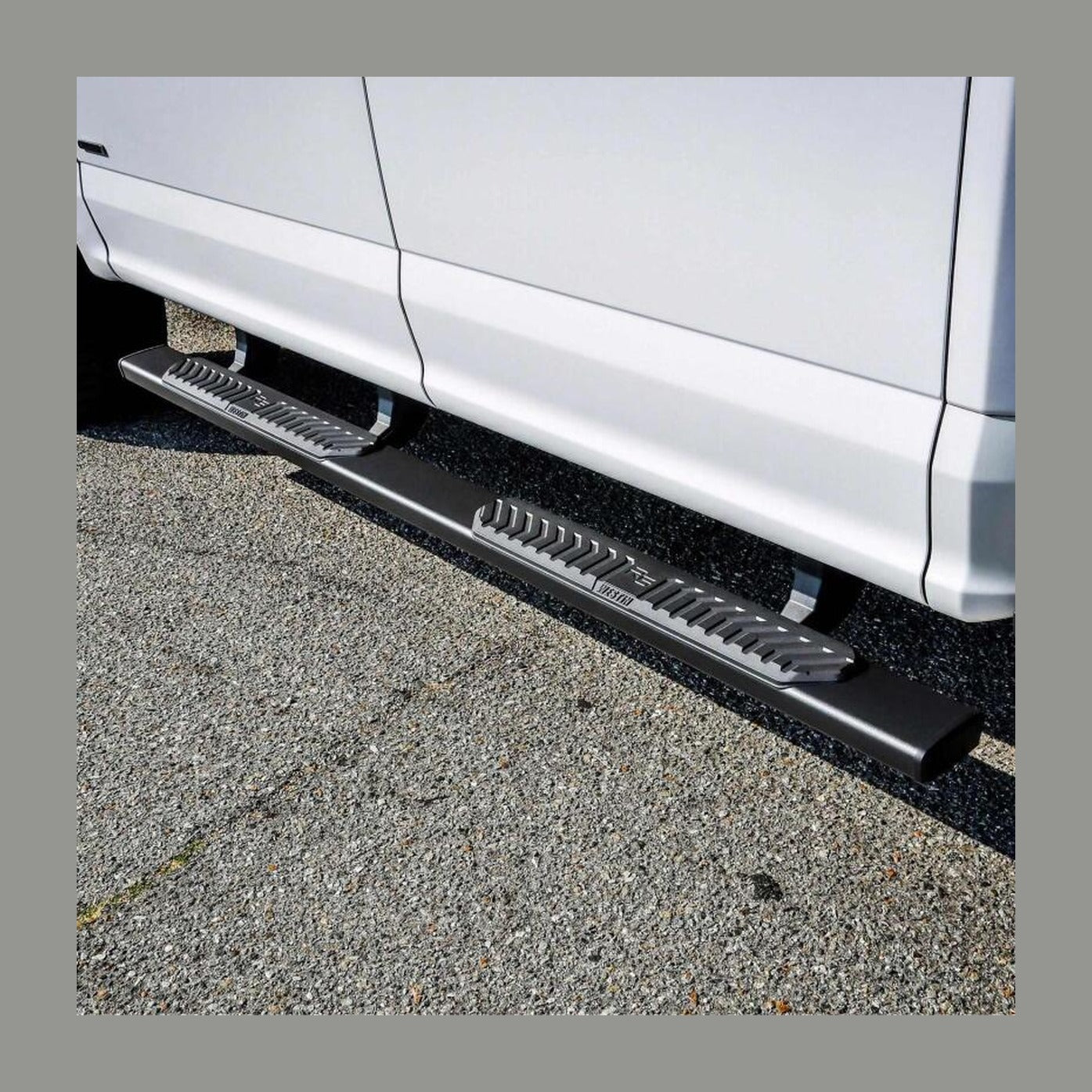Westin Westin Ram 15-26 Ford F-150 / 17-26 Ford F-250 & F350 Crew Cab R5 XD Nerf Step Bars - Black, installed