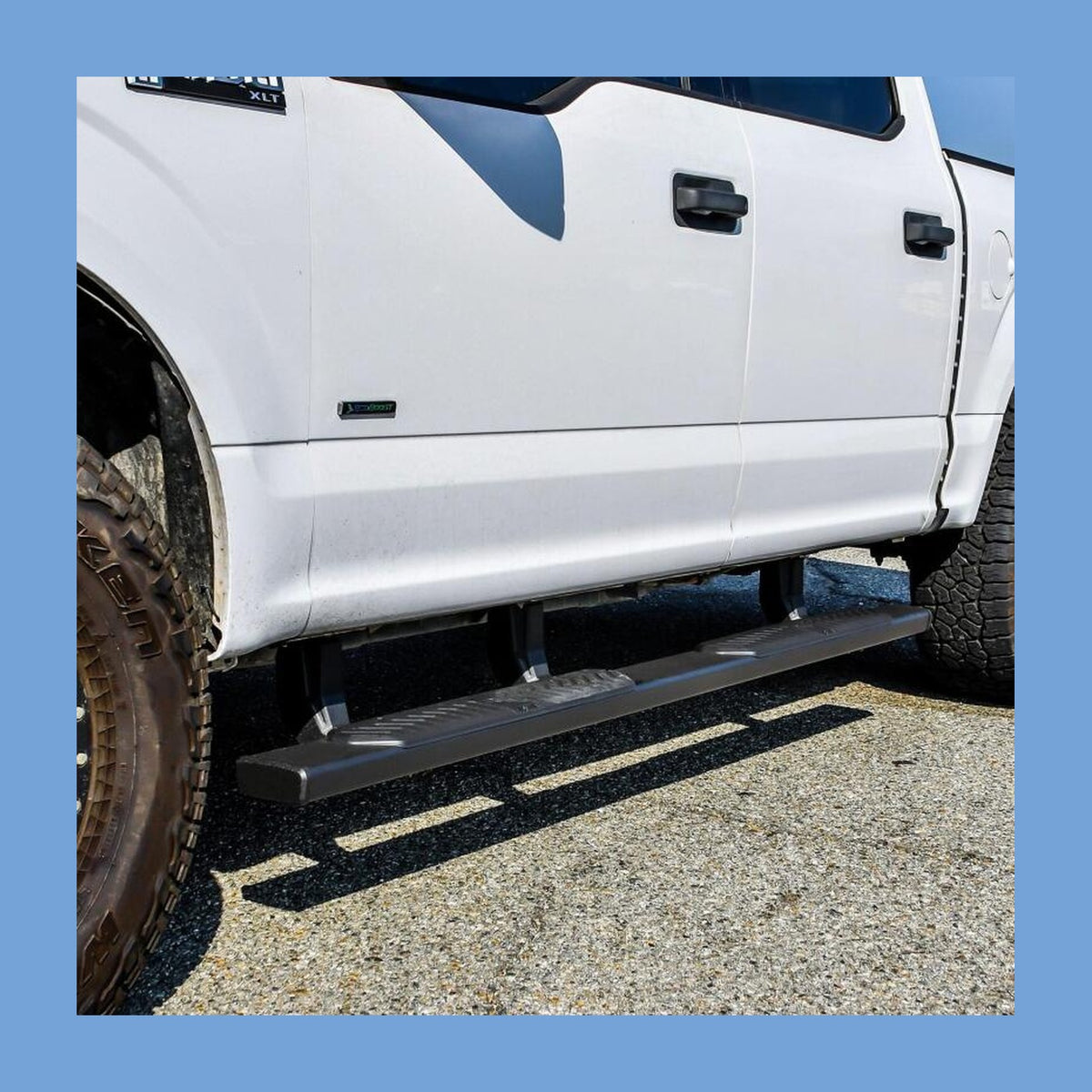 Westin Westin Ram 15-26 Ford F-150 / 17-26 Ford F-250 & F350 Crew Cab R5 XD Nerf Step Bars - Black, installed