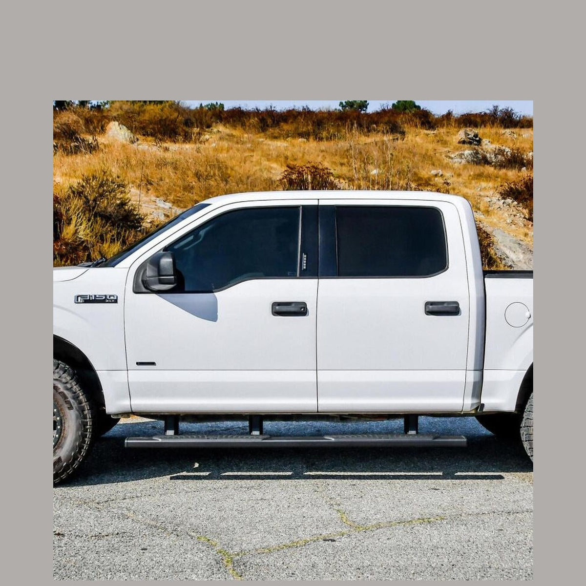 Westin Westin Ram 15-26 Ford F-150 / 17-26 Ford F-250 & F350 Crew Cab R5 XD Nerf Step Bars - Black, installed