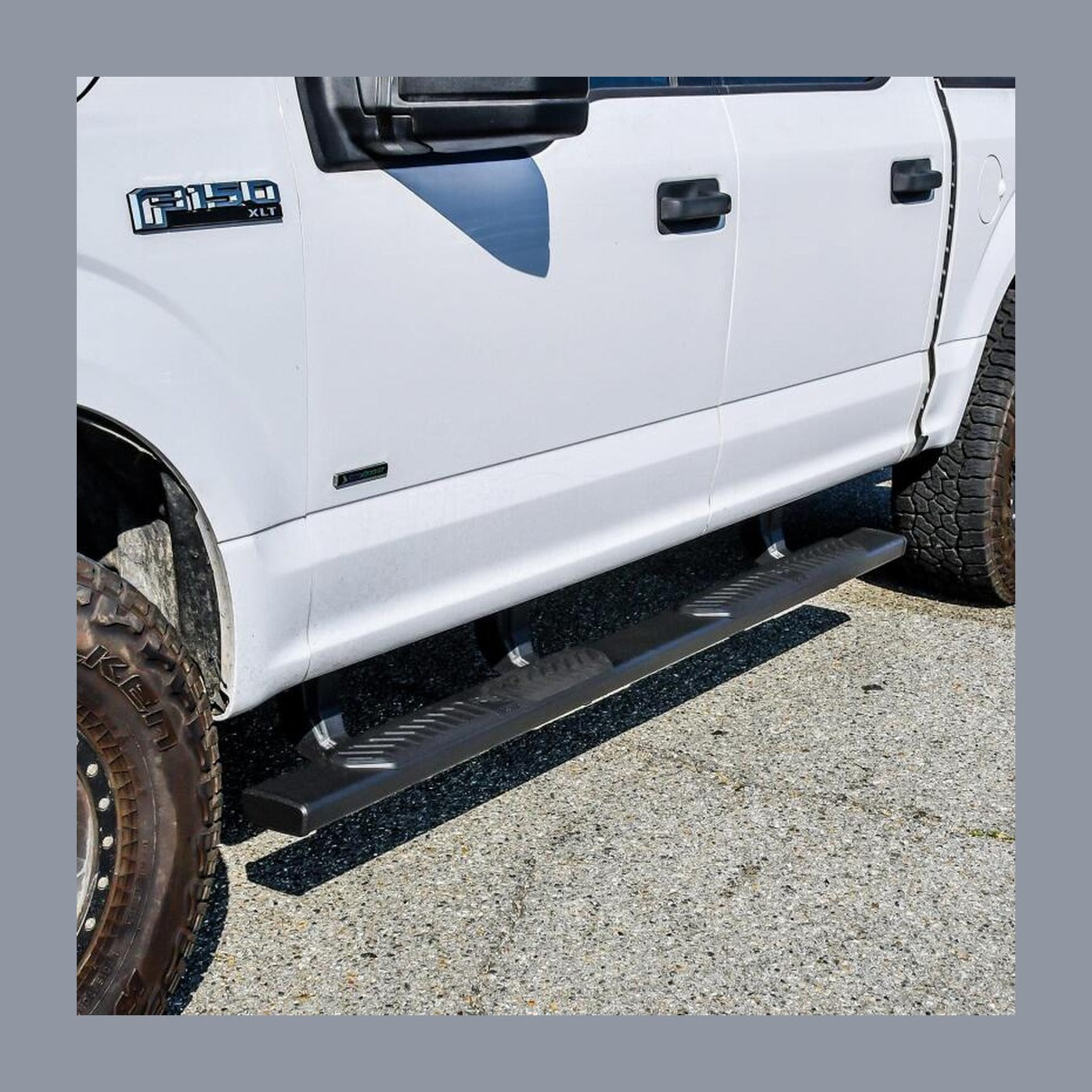Westin Westin Ram 15-26 Ford F-150 / 17-26 Ford F-250 & F350 Crew Cab R5 XD Nerf Step Bars - Black, installed