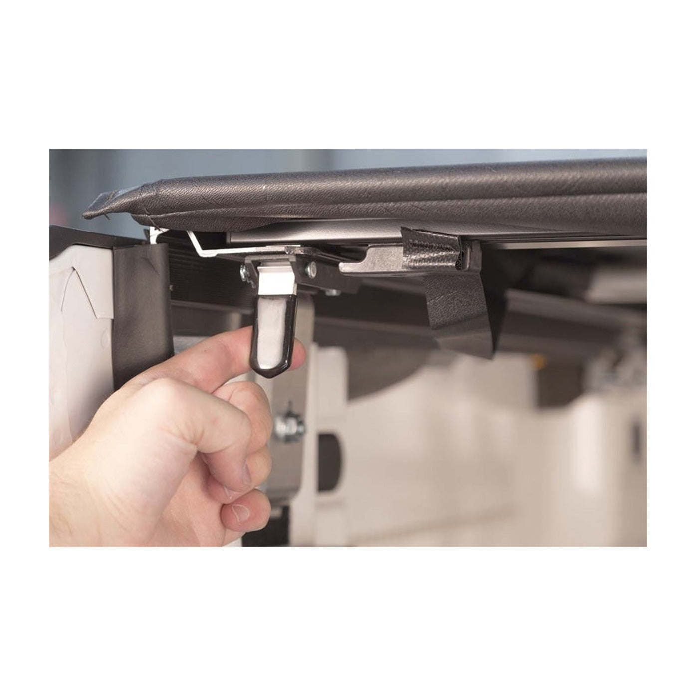 Access Access Vanish 15-19 Ford F-150 5ft 6in Bed Roll-Up Cover, installed